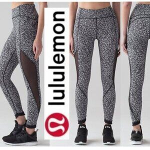 Lululemon Sole Training 7/8 TightDaisy Dust Alpine White Black / Black Size 6